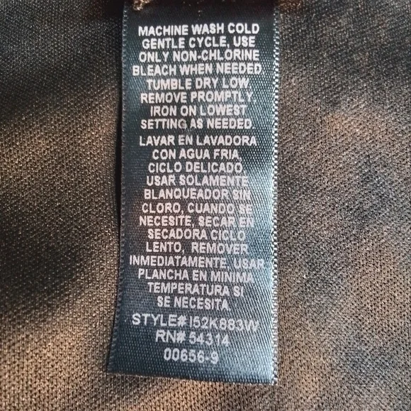 Bisou Bisou black sleeveless V neck long dress with large flower on skirt 20W - Picture 2 of 9